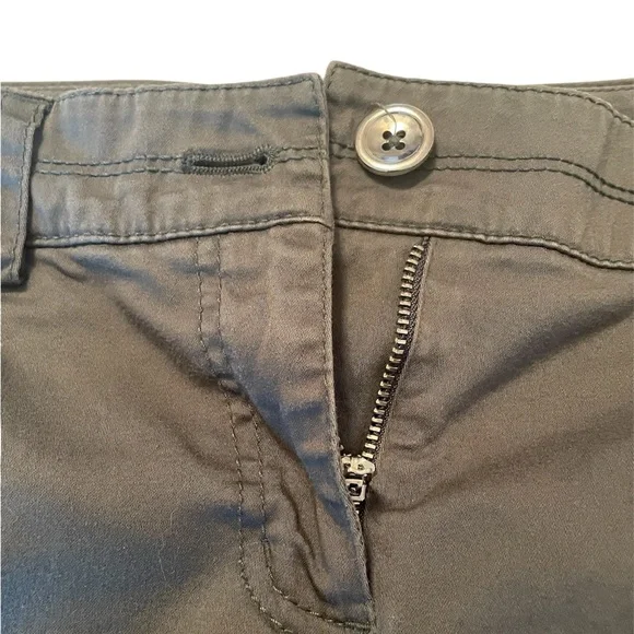 WHBM Army Green Cargo Shorts - Picture 5 of 9